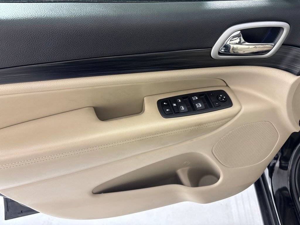 Used 2022 Jeep Grand Cherokee Laredo E RWD image 21