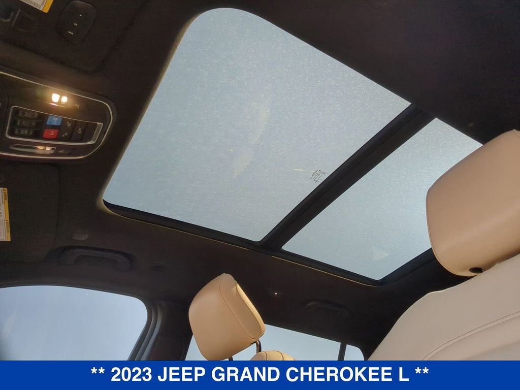 Used 2023 Jeep Grand Cherokee L Limited AWD/4WD image 18