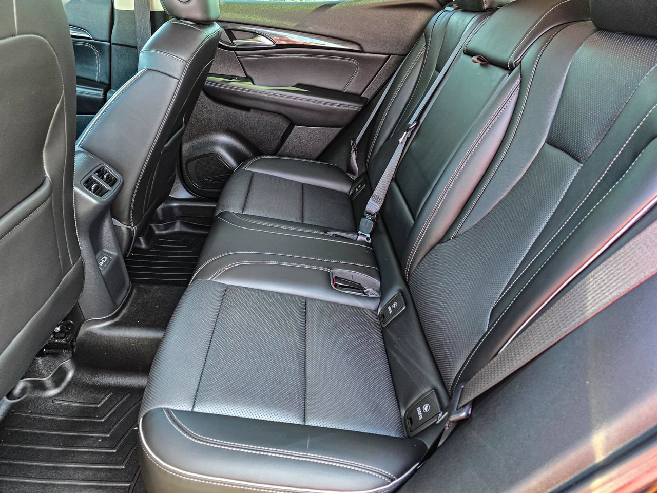 Used 2022 Buick Envision Essence w/ Safety Package AWD/4WD image 32