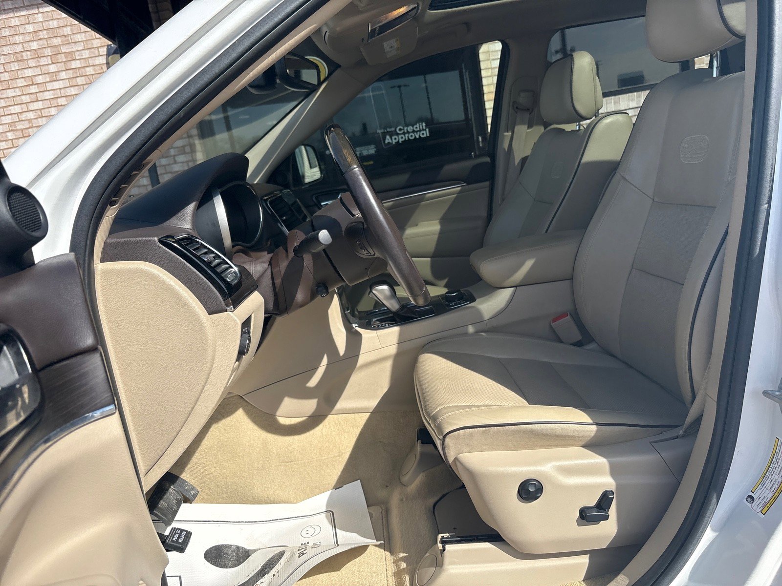 Used 2020 Jeep Grand Cherokee Overland image 3