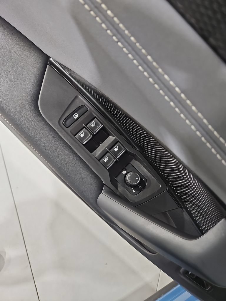 Certified 2025 Volkswagen Tiguan SE R-Line AWD/4WD image 13