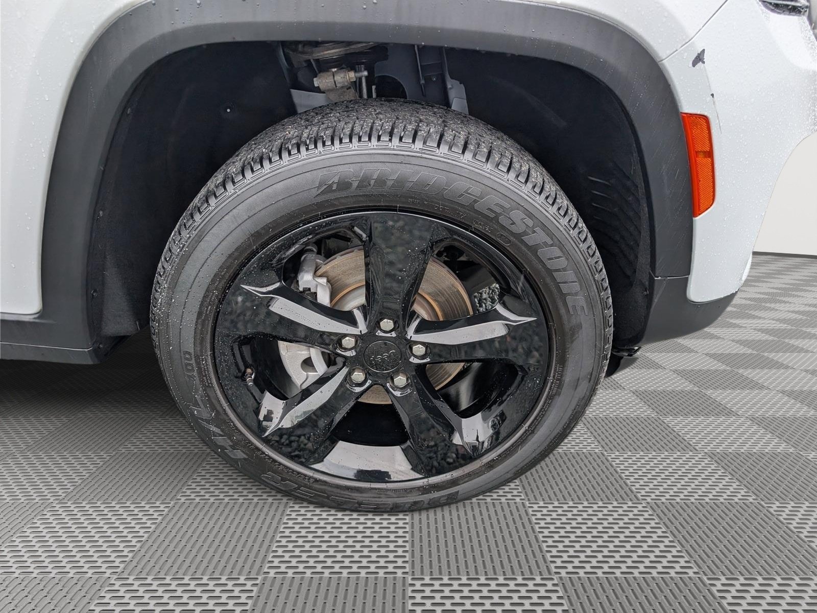 Used 2025 Jeep Grand Cherokee Altitude AWD/4WD image 9