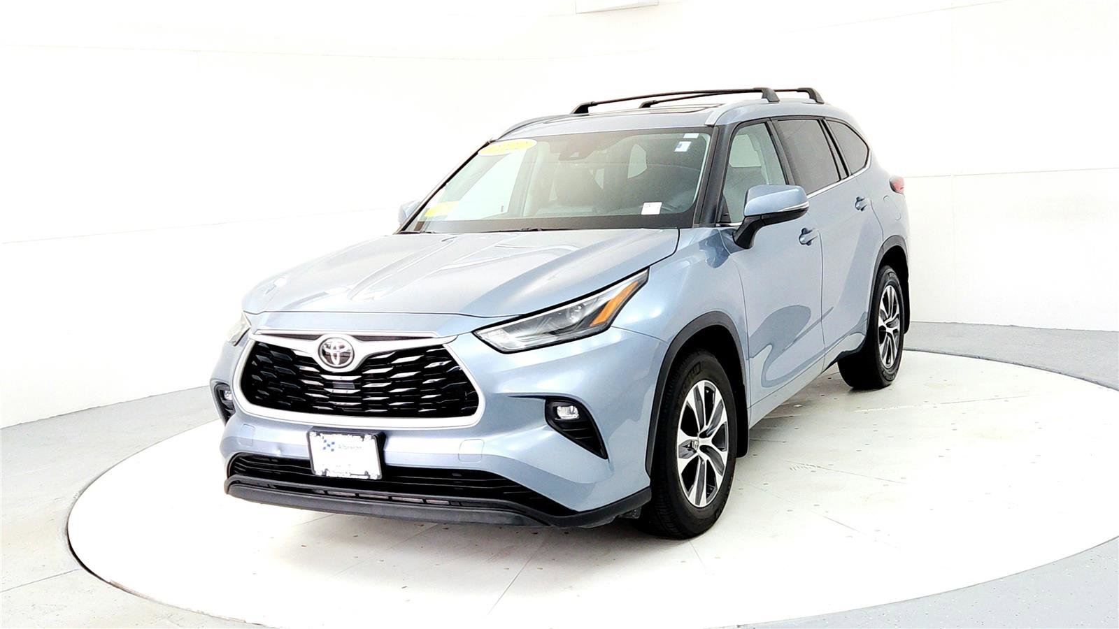 Certified 2022 Toyota Highlander XLE image 2