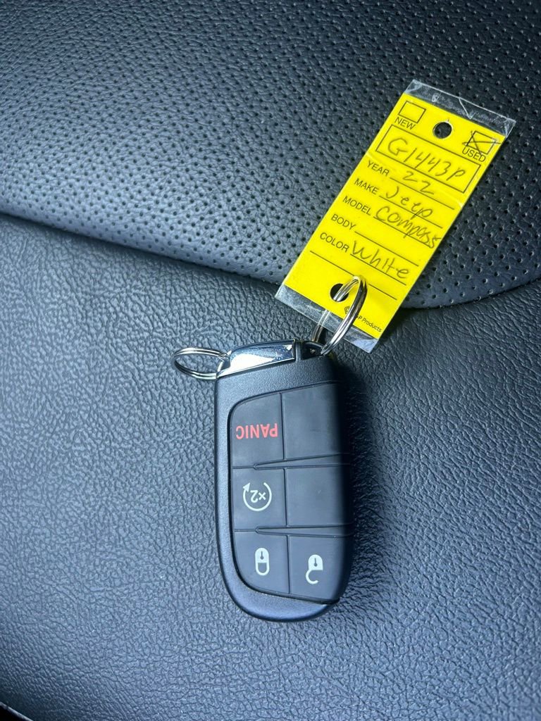 Used 2022 Jeep Compass Latitude image 32