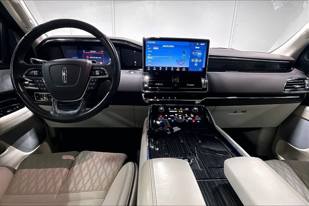 Used 2024 Lincoln Navigator Black Label AWD/4WD image 18