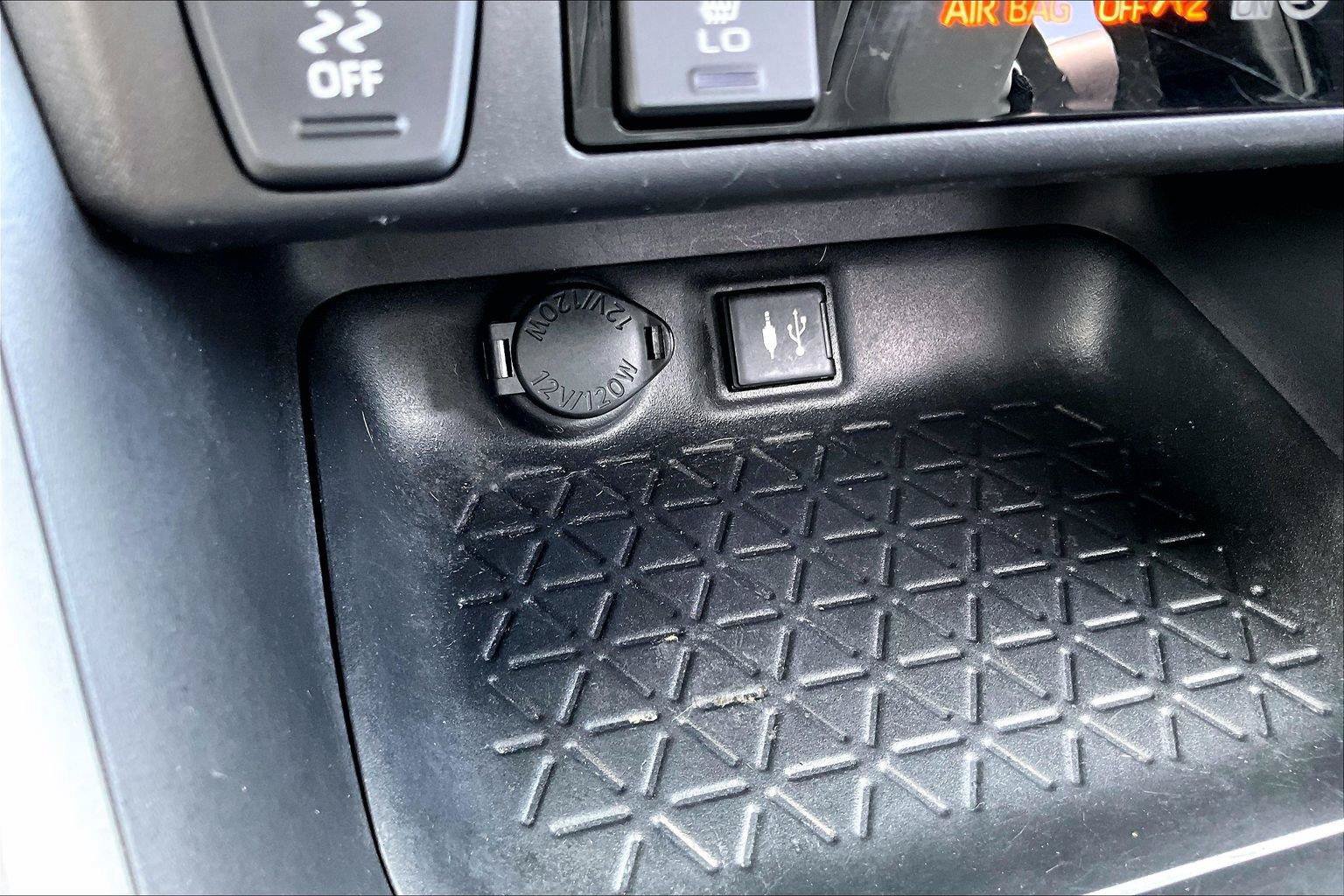 Used 2019 Toyota RAV4 XLE w/ Convenience Package AWD/4WD image 32