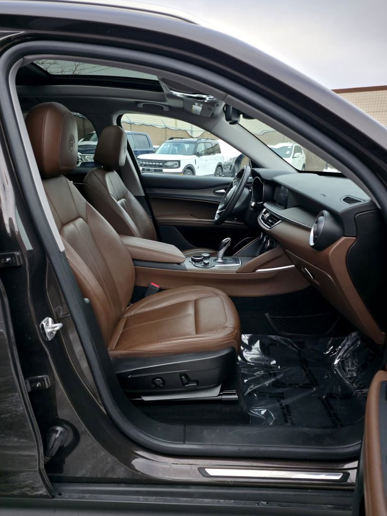 Used 2018 Alfa Romeo Stelvio Ti image 12