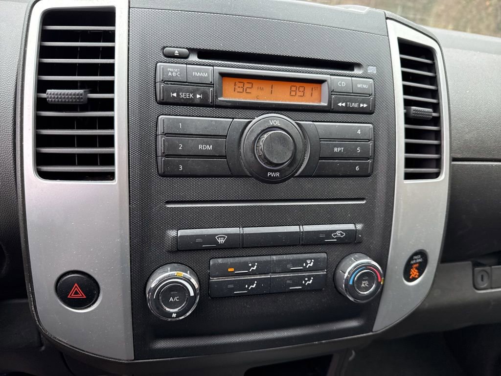 Used 2011 Nissan Frontier SV image 3