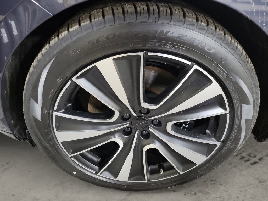 New 2026 Land Rover Range Rover SE image 9