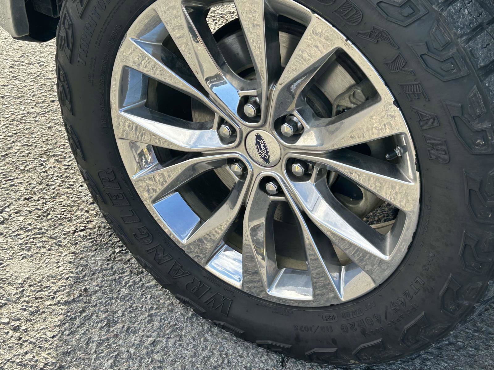 Used 2015 Ford F150 Lariat w/ Equipment Group 502A Luxury image 9