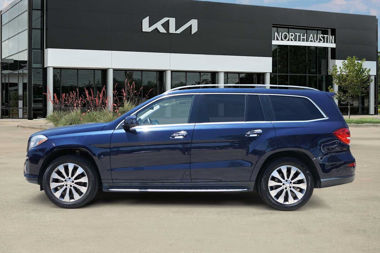 Used 2017 Mercedes-Benz GLS 450 4MATIC w/ Premium Package image 4