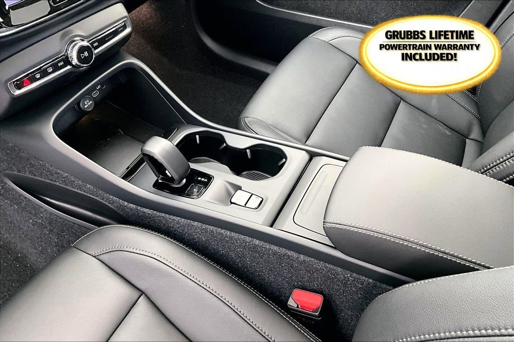 New 2026 Volvo XC40 B5 Core image 32