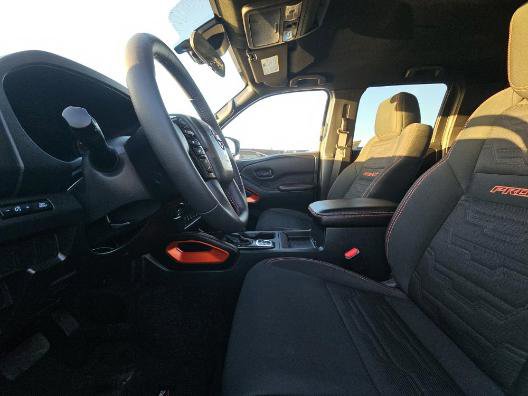 Used 2026 Nissan Frontier PRO-4X AWD/4WD image 5