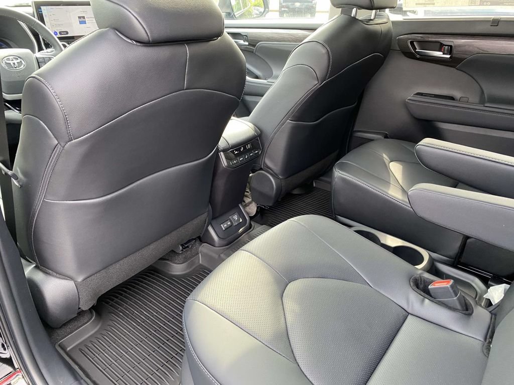 New 2026 Toyota Highlander Limited AWD/4WD image 11