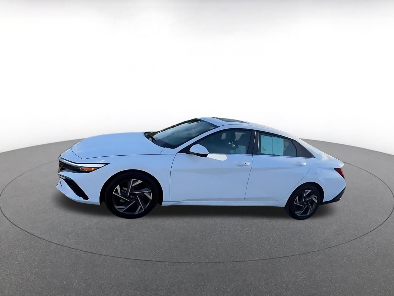 Used 2025 Hyundai Elantra SEL FWD image 8