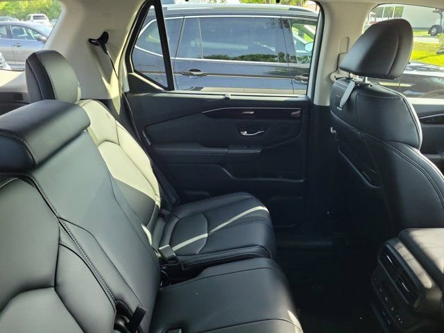 Used 2023 Honda Pilot Touring image 4