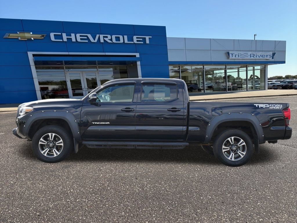 Used 2019 Toyota Tacoma TRD Sport image 2