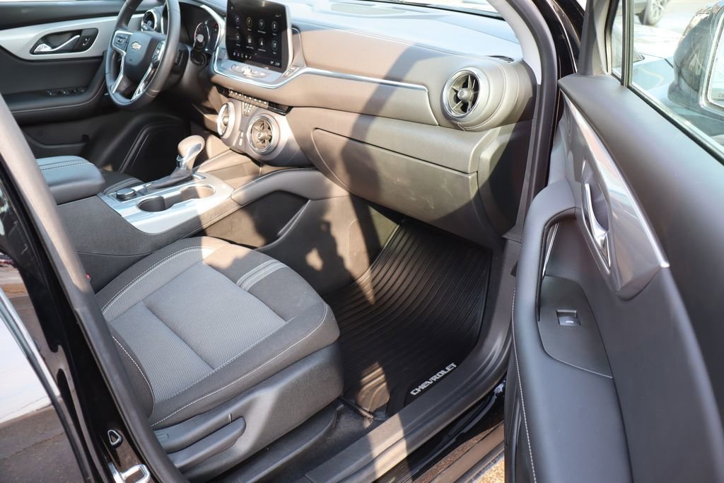 Used 2023 Chevrolet Blazer LT w/ Midnight/Sport Edition image 41