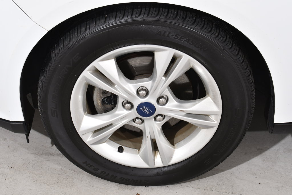Used 2013 Ford Focus SE w/ SE Winter Pkg FWD image 24