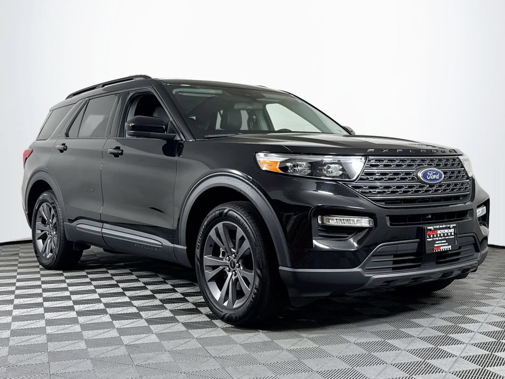 Used 2023 Ford Explorer XLT w/ Equipment Group 202A AWD/4WD image 1