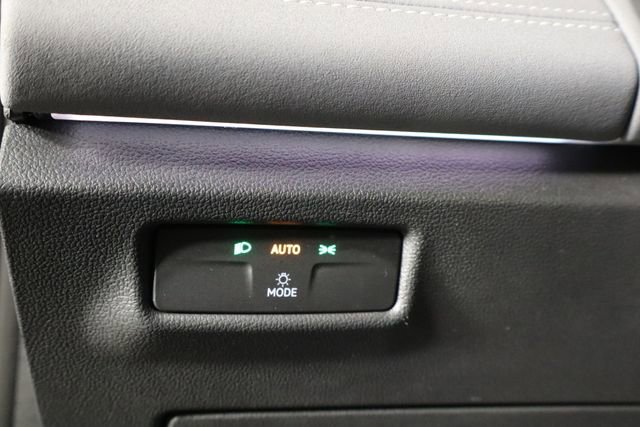 Used 2025 Volkswagen Tiguan SE AWD/4WD image 19