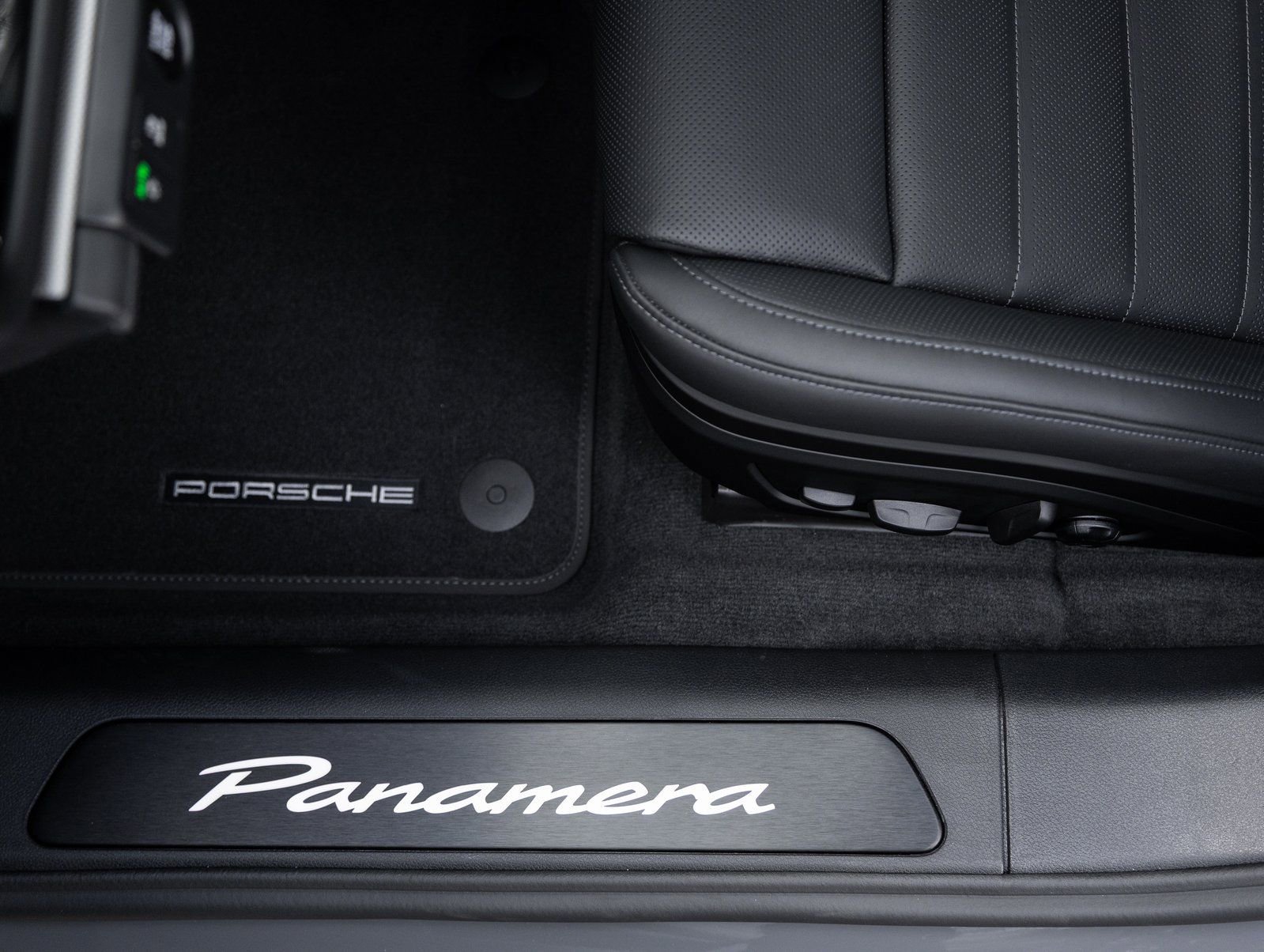 Certified 2026 Porsche Panamera RWD image 22
