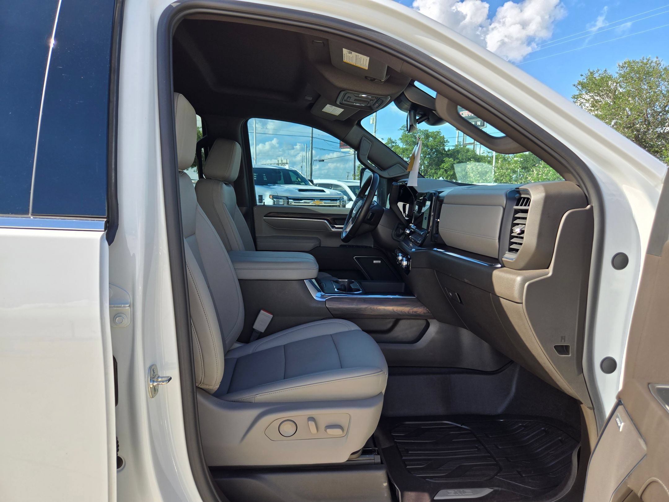 Certified 2025 GMC Sierra 3500 SLT w/ Texas SLT Premium Package AWD/4WD image 23