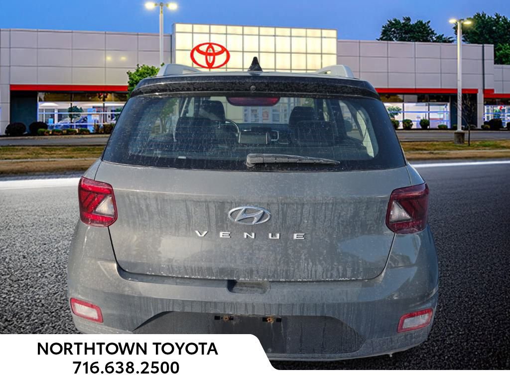 Used 2022 Hyundai Venue Limited w/ Cargo Package image 7