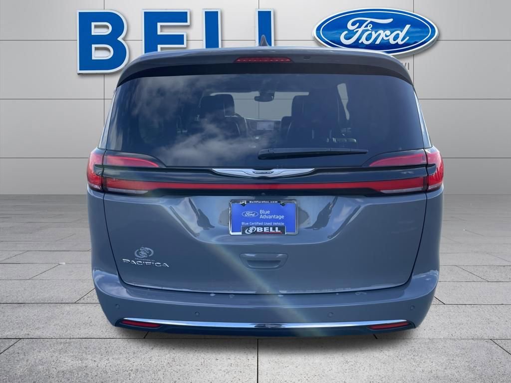 Used 2023 Chrysler Pacifica Touring-L image 4