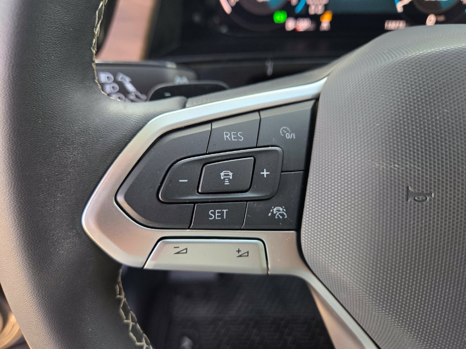 Used 2024 Volkswagen Atlas SE FWD image 13