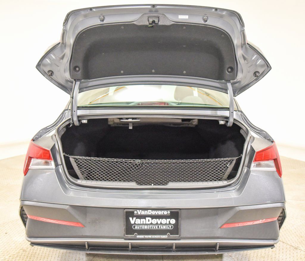 Used 2024 Hyundai Elantra SEL image 14