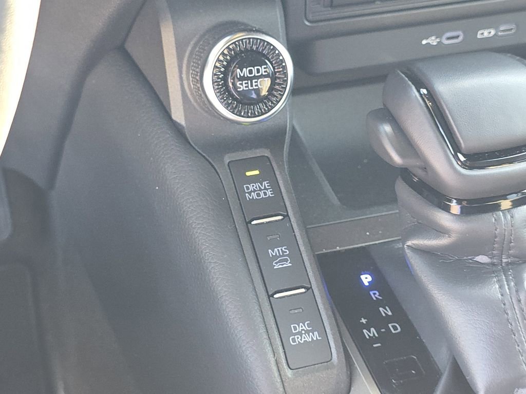 Used 2025 Toyota Land Cruiser image 33