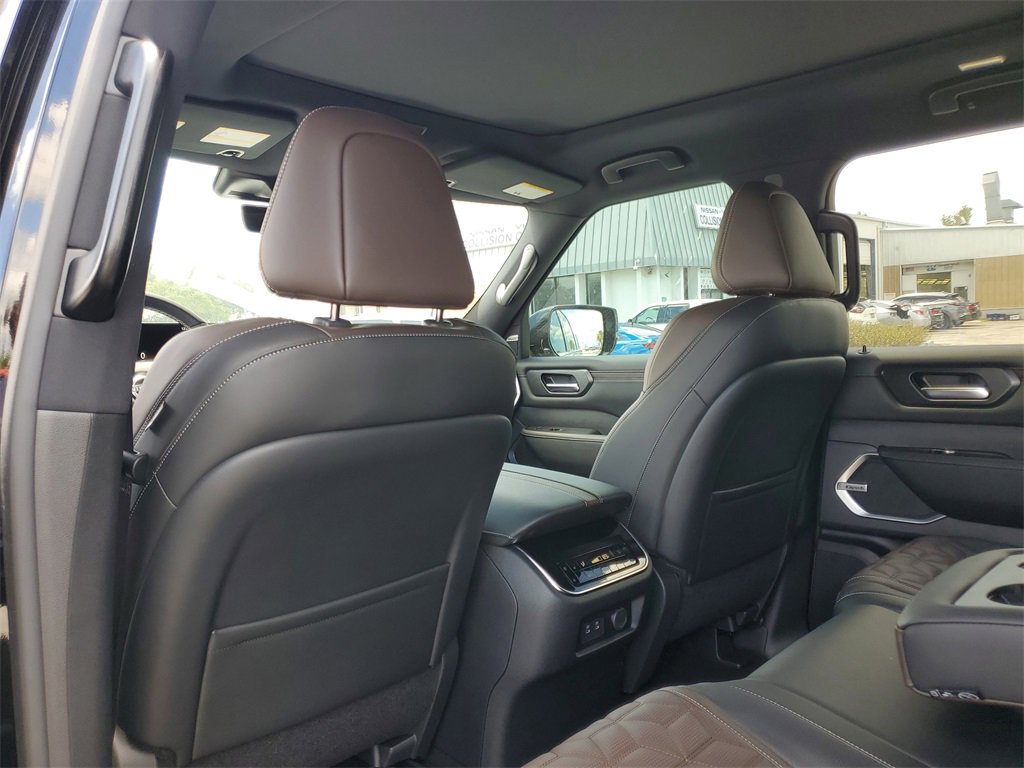New 2025 Nissan Armada Platinum Reserve image 7