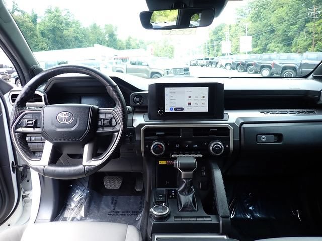 Certified 2024 Toyota Tacoma SR5 AWD/4WD image 19