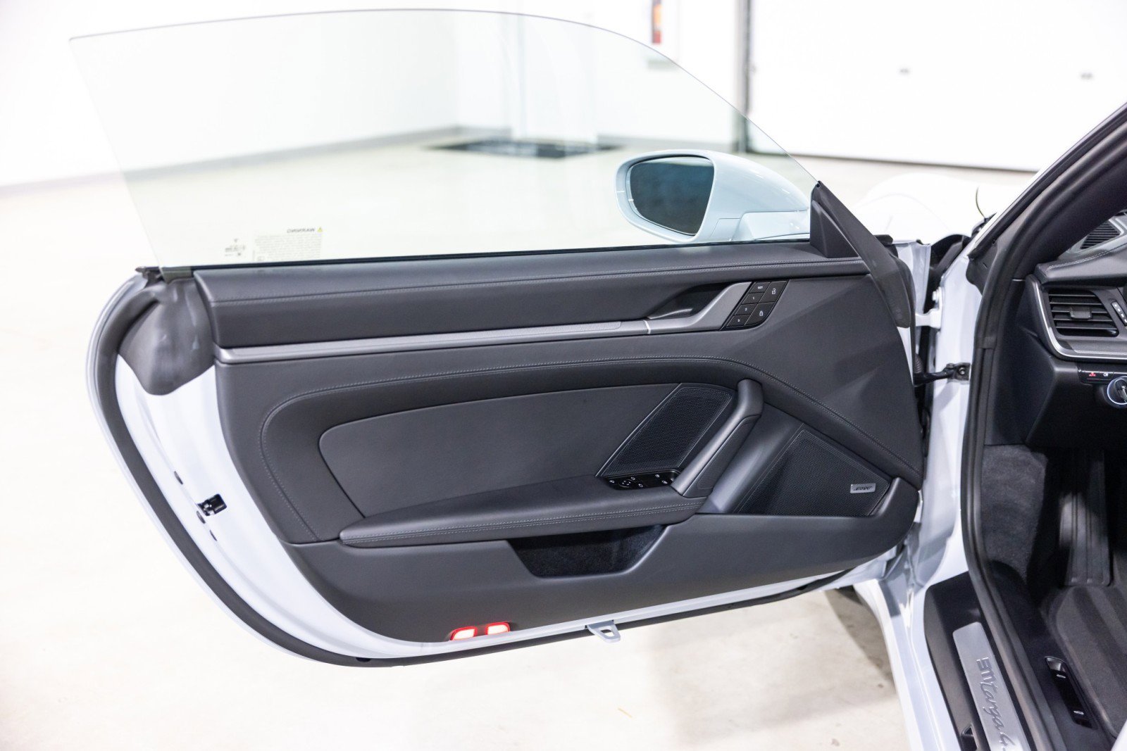 Used 2024 Porsche 911 Targa 4S w/ Premium Package image 28