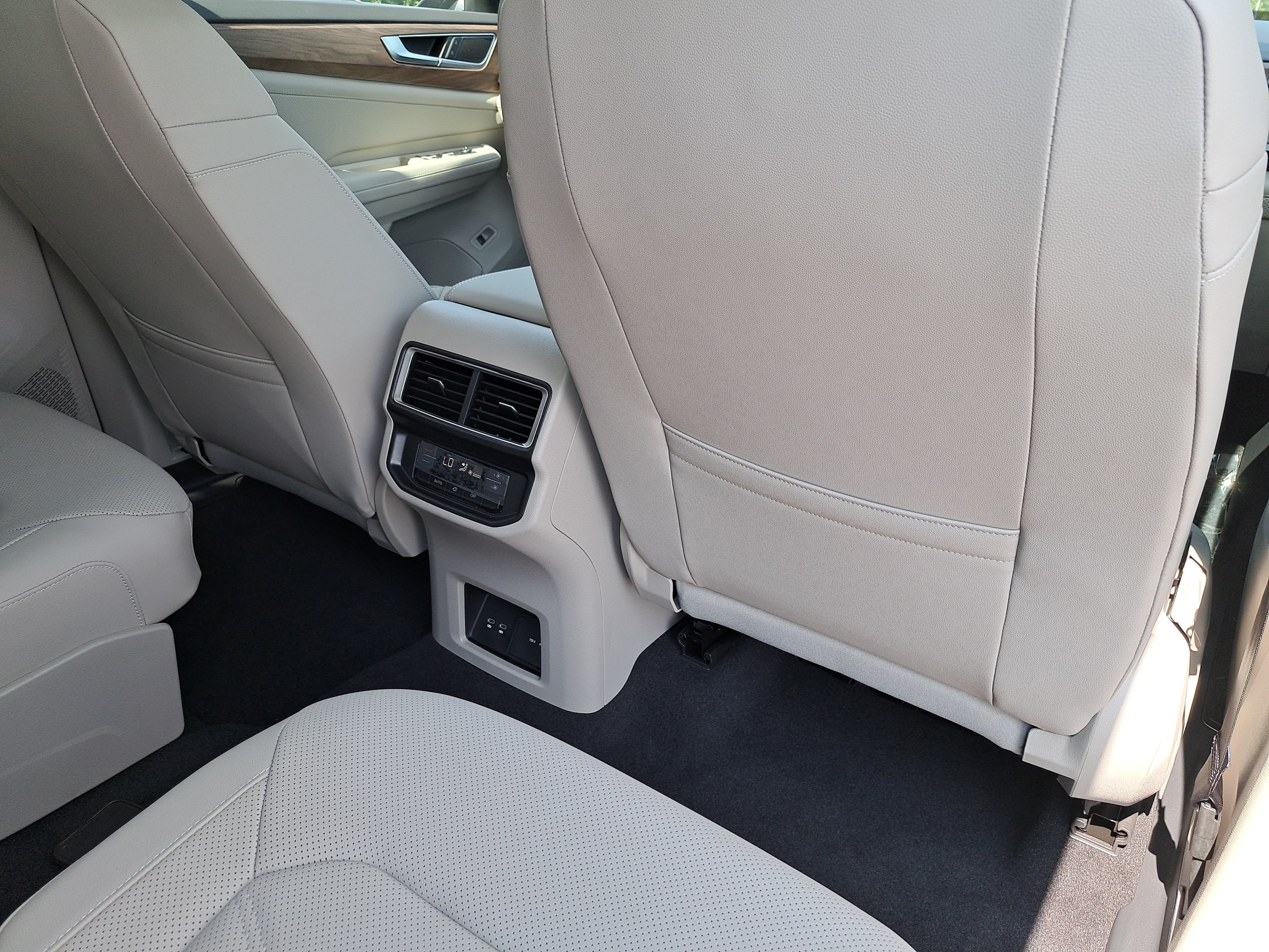 New 2026 Volkswagen Atlas SE FWD image 11