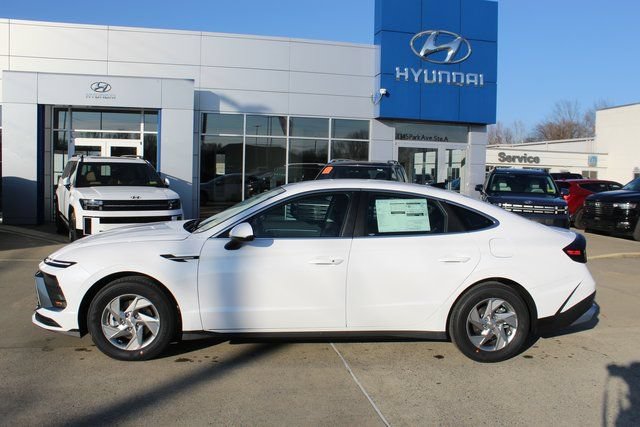 Used 2026 Hyundai Sonata SE FWD image 2