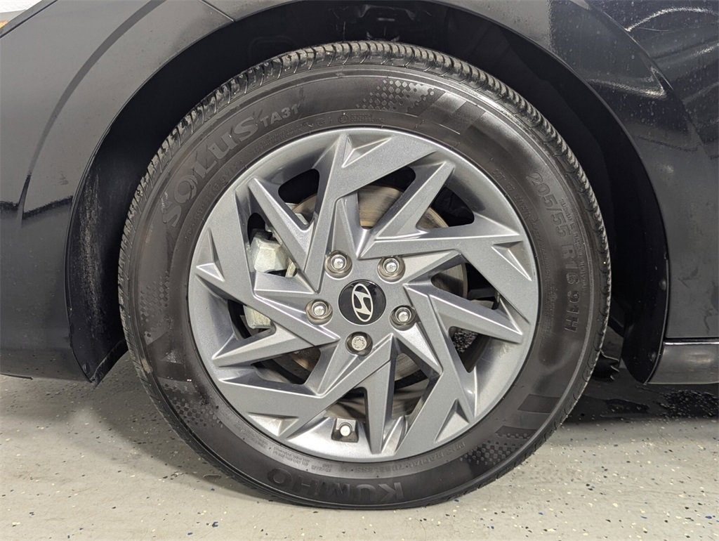 Certified 2024 Hyundai Elantra Blue image 9
