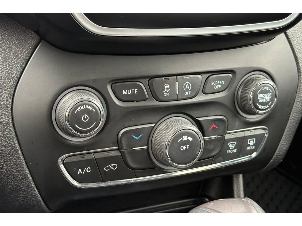 Used 2019 Jeep Cherokee Latitude Plus w/ Cold Weather Group image 22