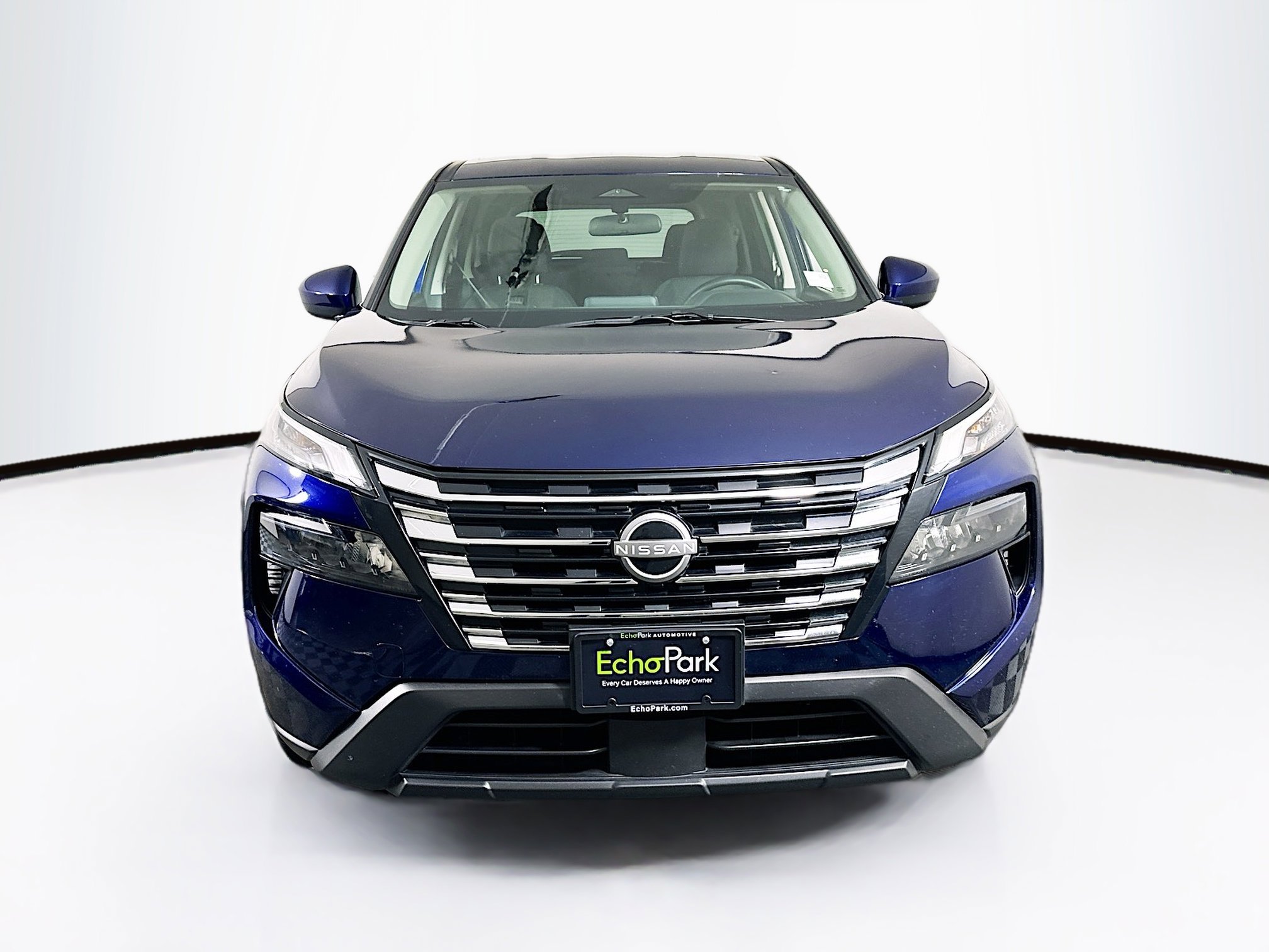 Used 2025 Nissan Rogue SV image 2