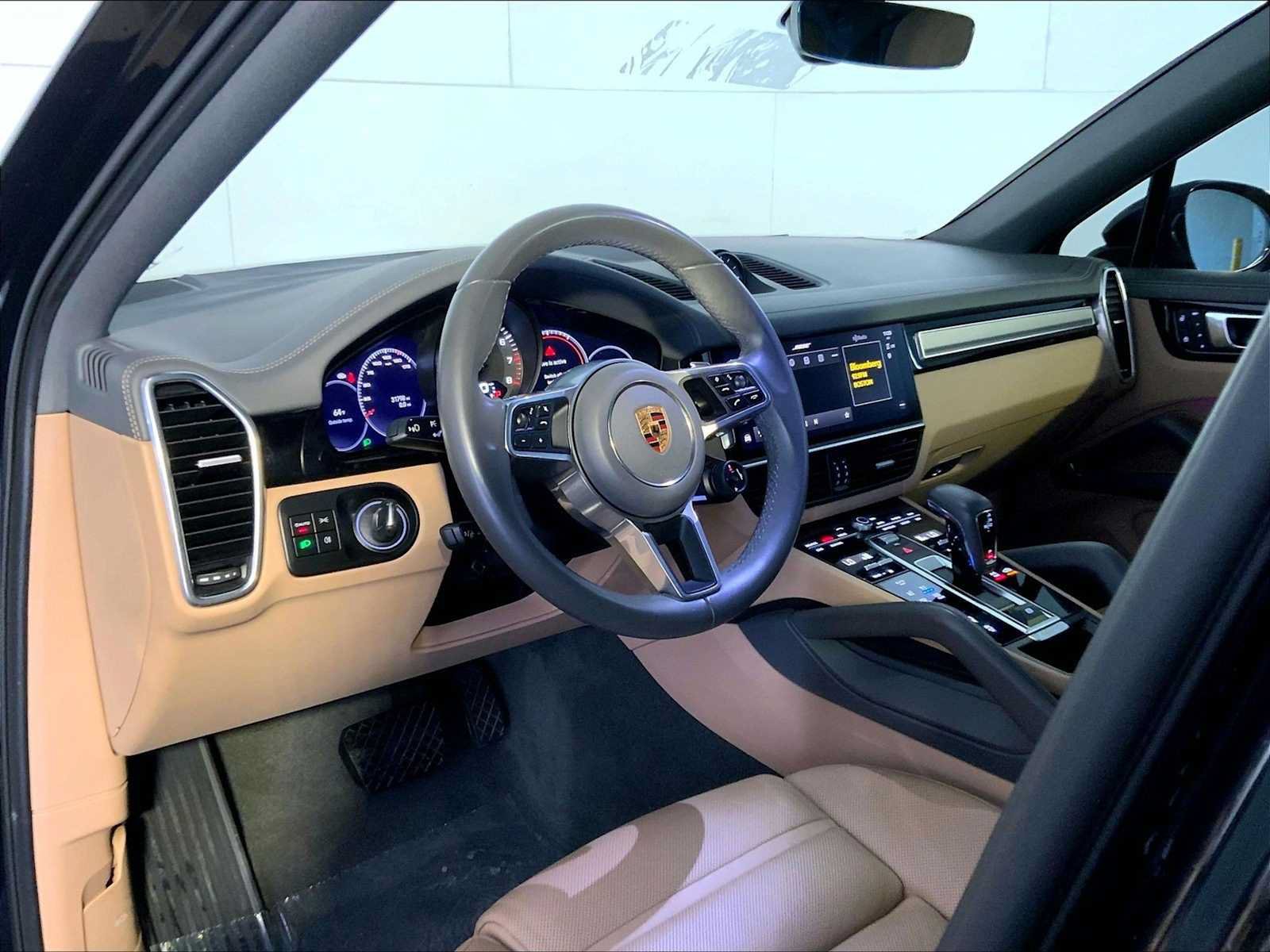 Used 2023 Porsche Cayenne Platinum Edition AWD/4WD image 4