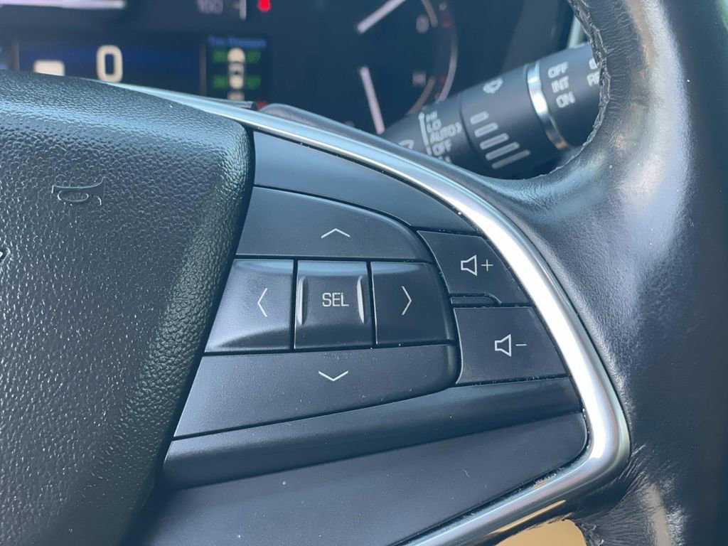 Used 2018 Cadillac XT5 Luxury w/ Driver Awareness Package image 9