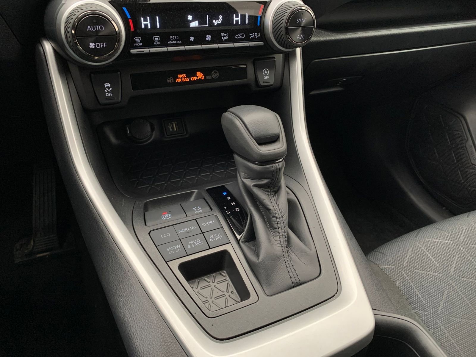 Used 2025 Toyota RAV4 XLE image 41