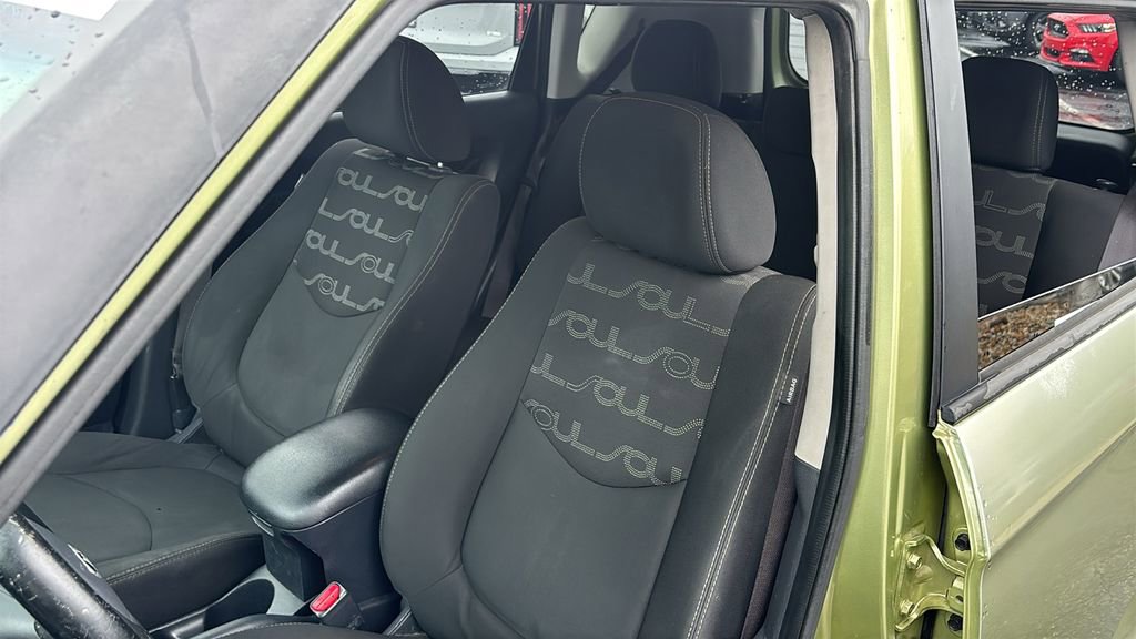 Used 2013 Kia Soul + FWD image 10