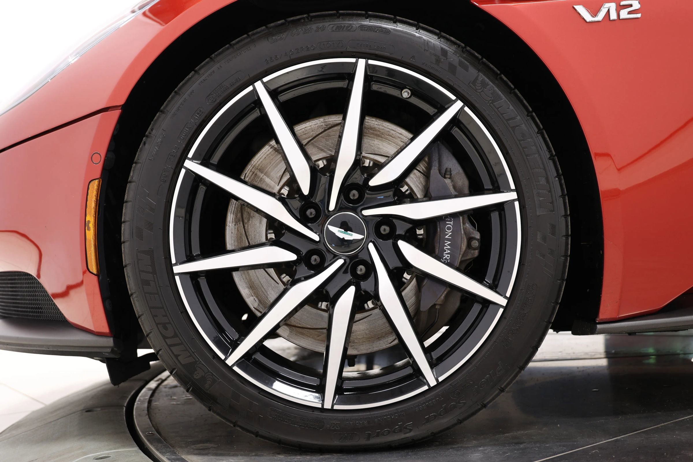 Used 2018 Aston Martin DB11 V12 image 88