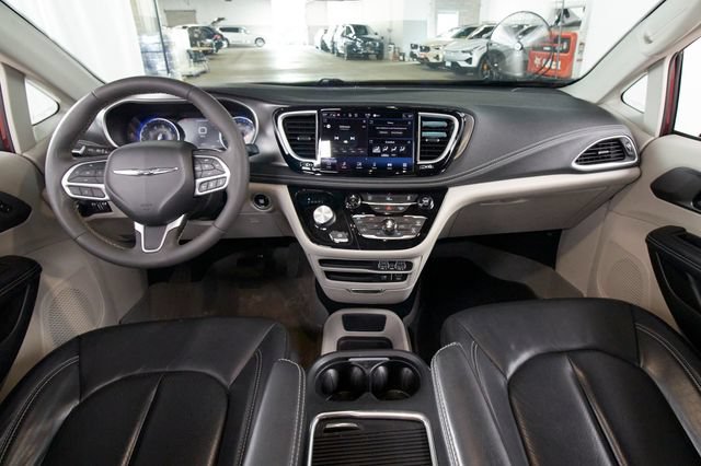 Used 2022 Chrysler Pacifica Touring-L AWD/4WD image 6