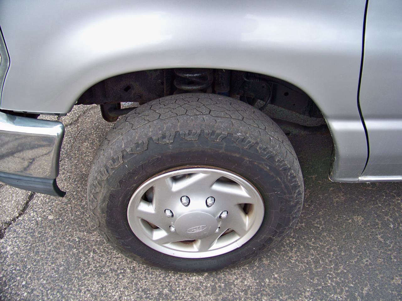 Used 2010 Ford E-350 and Econoline 350 XL image 19