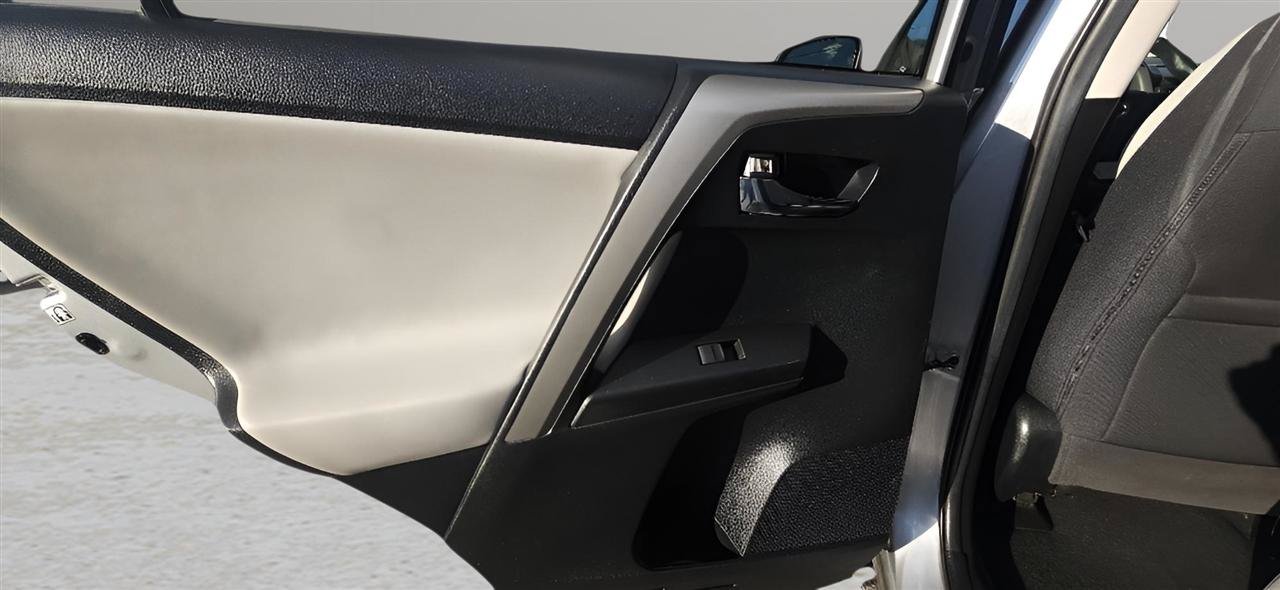 Used 2018 Toyota RAV4 XLE AWD/4WD image 20