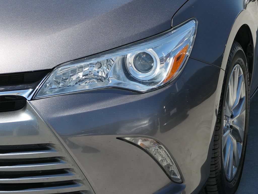 Used 2017 Toyota Camry XLE w/ Moonroof Package FWD image 9