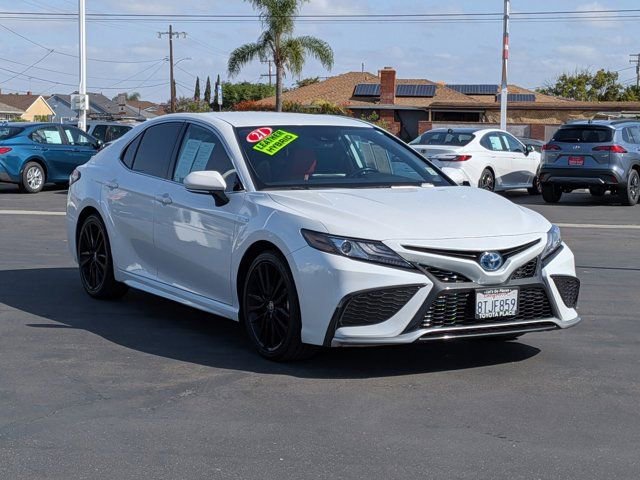 Used 2021 Toyota Camry XSE image 3